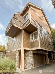 729 16th Avenue #A, Seattle, WA 98122