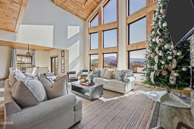 2731 Knights Lane, Sevierville, TN 37862