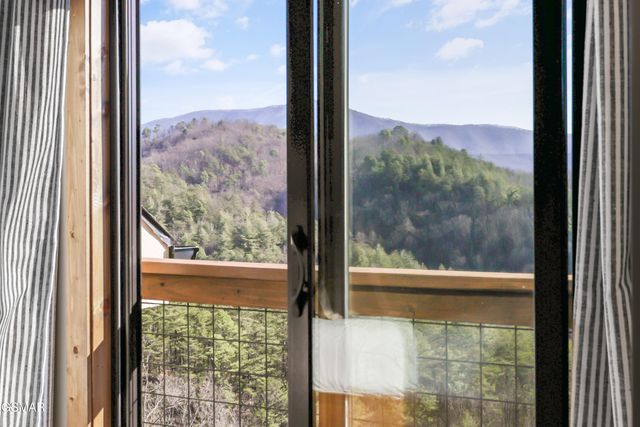 2731 Knights Lane, Sevierville, TN 37862