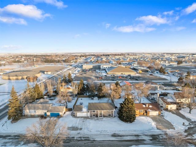 1607 5th St SE, Minot, ND 58701