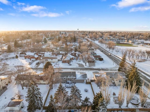 1607 5th St SE, Minot, ND 58701