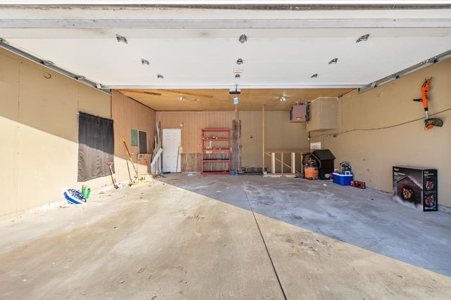 1607 5th St SE, Minot, ND 58701