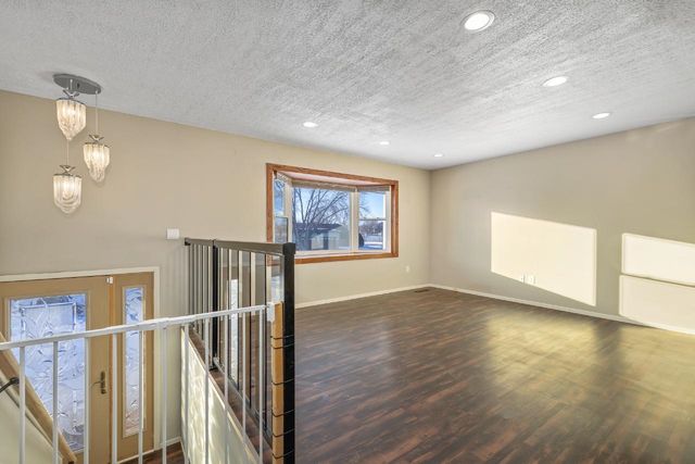 1607 5th St SE, Minot, ND 58701