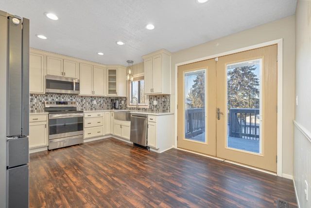 1607 5th St SE, Minot, ND 58701