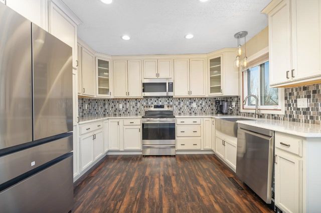 1607 5th St SE, Minot, ND 58701