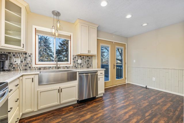 1607 5th St SE, Minot, ND 58701