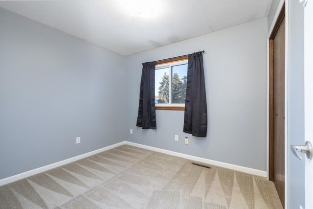 1607 5th St SE, Minot, ND 58701