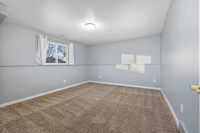 1607 5th St SE, Minot, ND 58701