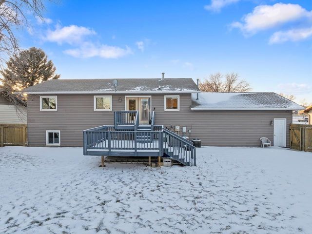 1607 5th St SE, Minot, ND 58701