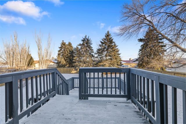 1607 5th St SE, Minot, ND 58701