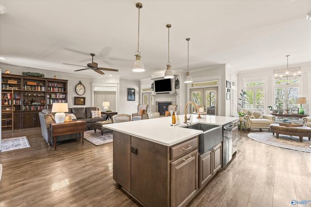 21 Ridge Bluff Circle SE, Huntsville, AL 35803