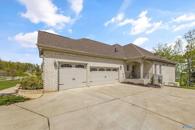 21 Ridge Bluff Circle SE, Huntsville, AL 35803