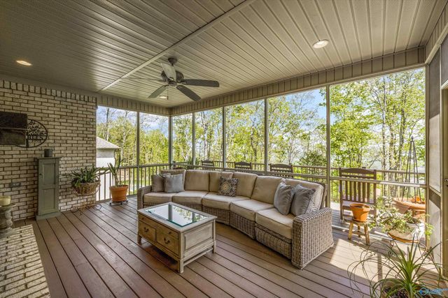 21 Ridge Bluff Circle SE, Huntsville, AL 35803