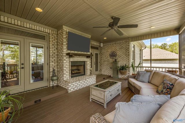 21 Ridge Bluff Circle SE, Huntsville, AL 35803