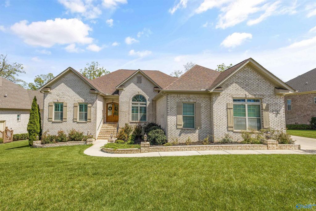 21 Ridge Bluff Circle SE, Huntsville, AL 35803