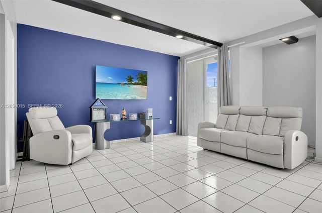 9177 Fontainebleau Boulevard 3, Miami, FL 33172