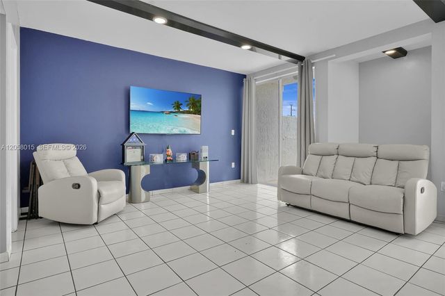9177 Fontainebleau Boulevard 3, Miami, FL 33172