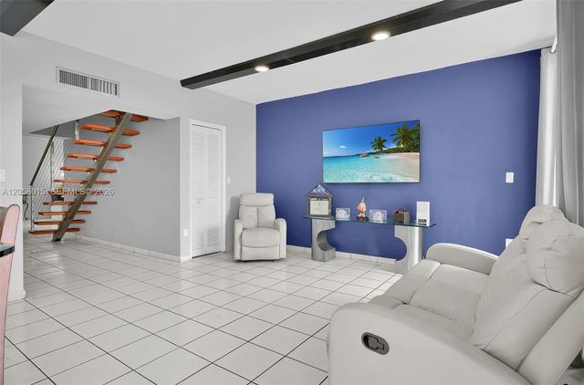 9177 Fontainebleau Boulevard 3, Miami, FL 33172