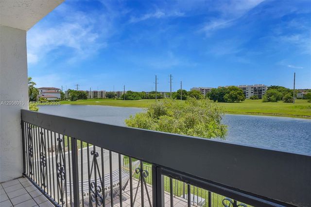 9177 Fontainebleau Boulevard 3, Miami, FL 33172