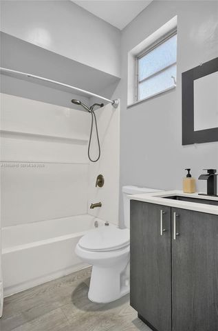 9177 Fontainebleau Boulevard 3, Miami, FL 33172