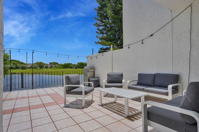 9177 Fontainebleau Boulevard 3, Miami, FL 33172