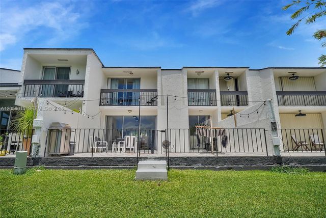 9177 Fontainebleau Boulevard 3, Miami, FL 33172