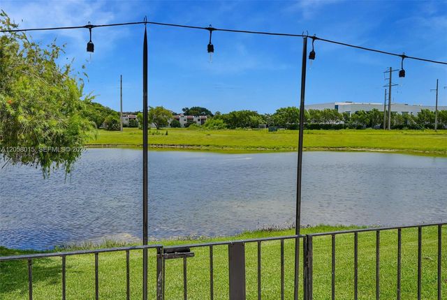 9177 Fontainebleau Boulevard 3, Miami, FL 33172