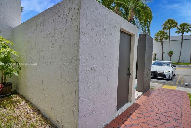 9177 Fontainebleau Boulevard 3, Miami, FL 33172