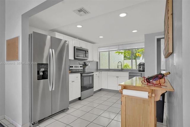 9177 Fontainebleau Boulevard 3, Miami, FL 33172