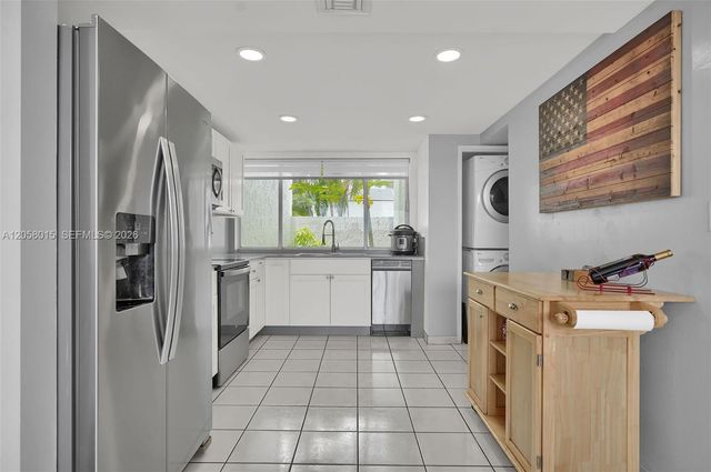 9177 Fontainebleau Boulevard 3, Miami, FL 33172