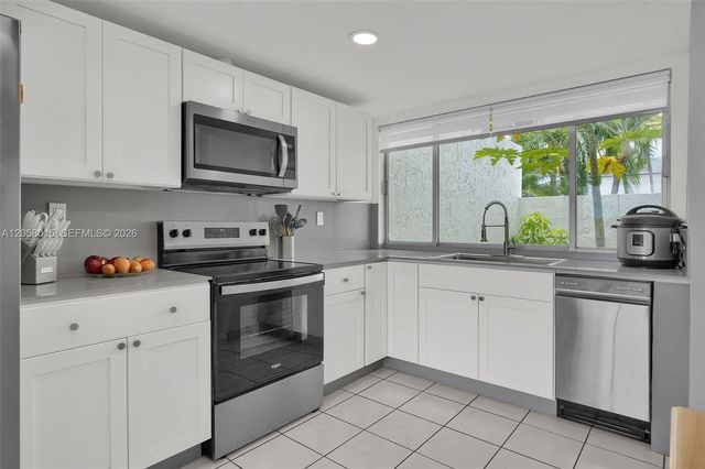 9177 Fontainebleau Boulevard 3, Miami, FL 33172