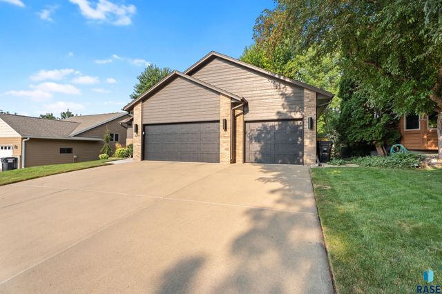 5213 E Fernwood Dr Drive, Sioux Falls, SD 57110