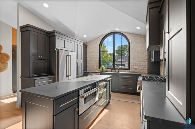 5213 E Fernwood Dr Drive, Sioux Falls, SD 57110