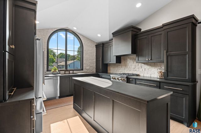 5213 E Fernwood Dr Drive, Sioux Falls, SD 57110