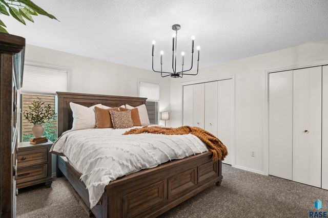5213 E Fernwood Dr Drive, Sioux Falls, SD 57110