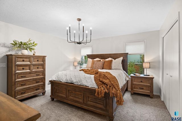 5213 E Fernwood Dr Drive, Sioux Falls, SD 57110