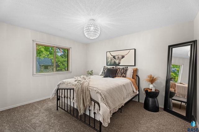 5213 E Fernwood Dr Drive, Sioux Falls, SD 57110