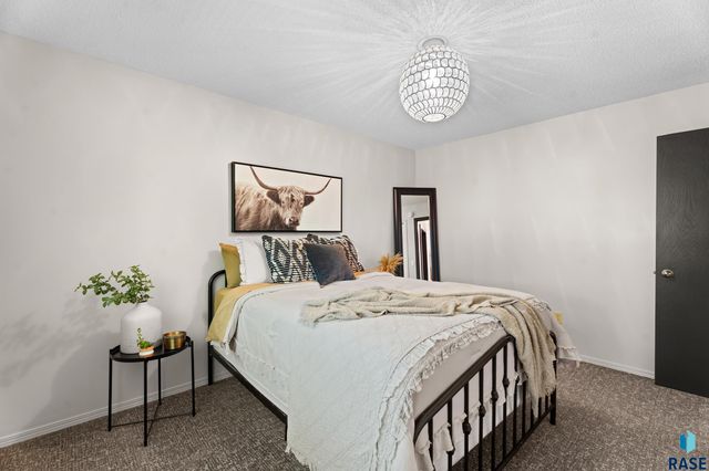 5213 E Fernwood Dr Drive, Sioux Falls, SD 57110