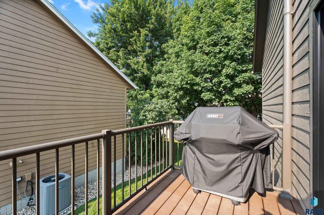 5213 E Fernwood Dr Drive, Sioux Falls, SD 57110