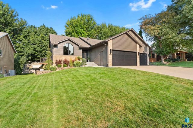 5213 E Fernwood Dr Drive, Sioux Falls, SD 57110