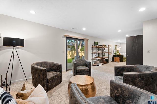 5213 E Fernwood Dr Drive, Sioux Falls, SD 57110