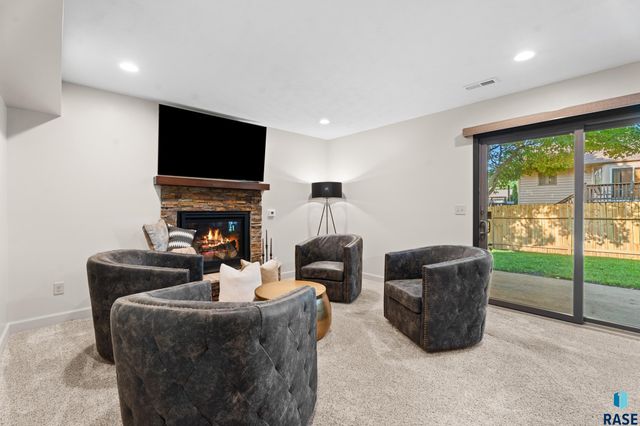 5213 E Fernwood Dr Drive, Sioux Falls, SD 57110