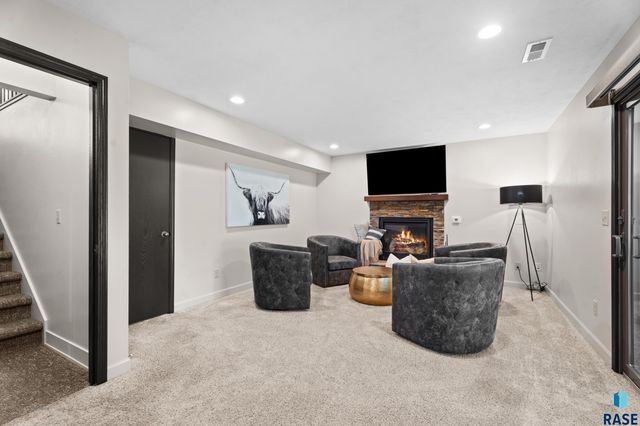 5213 E Fernwood Dr Drive, Sioux Falls, SD 57110