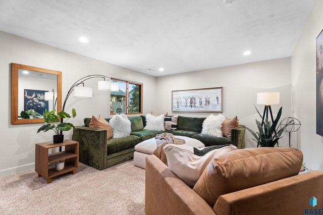 5213 E Fernwood Dr Drive, Sioux Falls, SD 57110