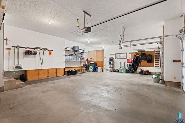 5213 E Fernwood Dr Drive, Sioux Falls, SD 57110