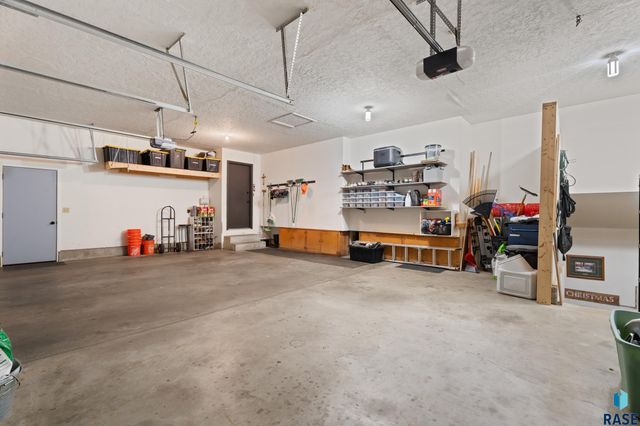 5213 E Fernwood Dr Drive, Sioux Falls, SD 57110