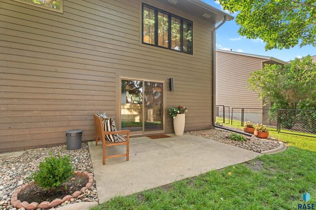 5213 E Fernwood Dr Drive, Sioux Falls, SD 57110