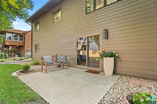 5213 E Fernwood Dr Drive, Sioux Falls, SD 57110