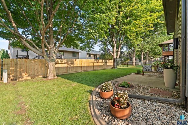 5213 E Fernwood Dr Drive, Sioux Falls, SD 57110