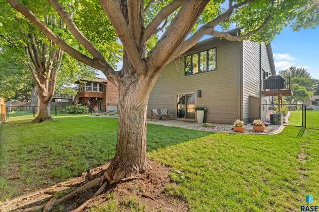 5213 E Fernwood Dr Drive, Sioux Falls, SD 57110